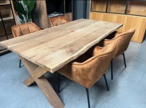 Boomstamtafel eiken + 4 gratis stoelen